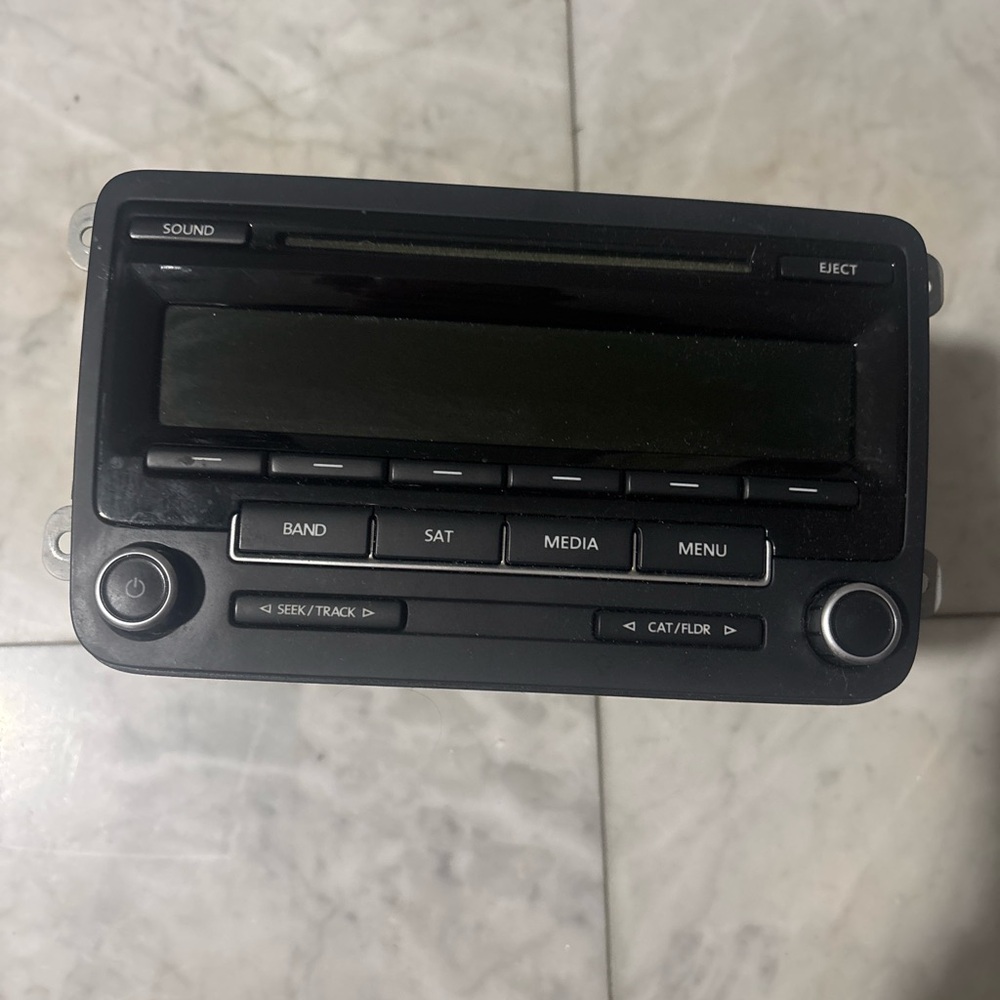 2012 Volkswagen Jetta radio